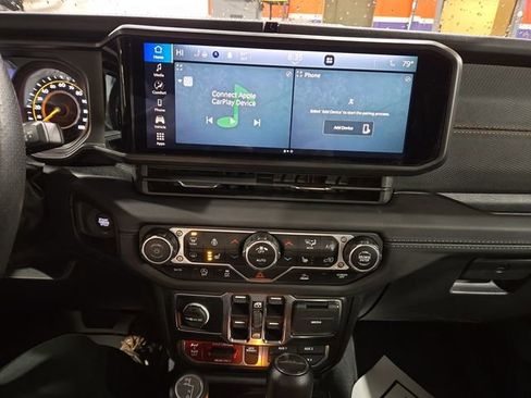 Used 2024 Jeep Gladiator Mojave w/ Convenience Group image 27