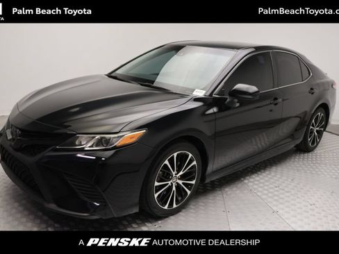 Certified 2018 Toyota Camry SE FWD image 1
