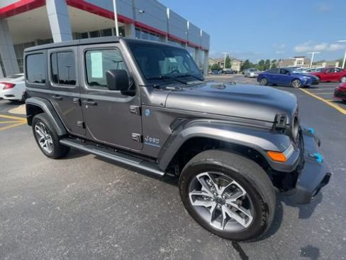 Used 2024 Jeep Wrangler Unlimited w/ Convenience Group AWD/4WD image 4