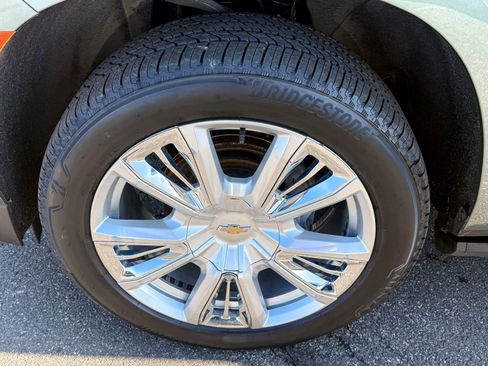 Certified 2023 Chevrolet Suburban High Country w/ LPO, Illumination Package image 10