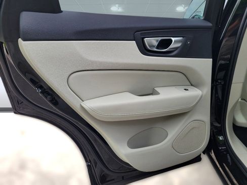 New 2024 Volvo XC60 B5 Ultimate w/ Protection Package Premier image 37