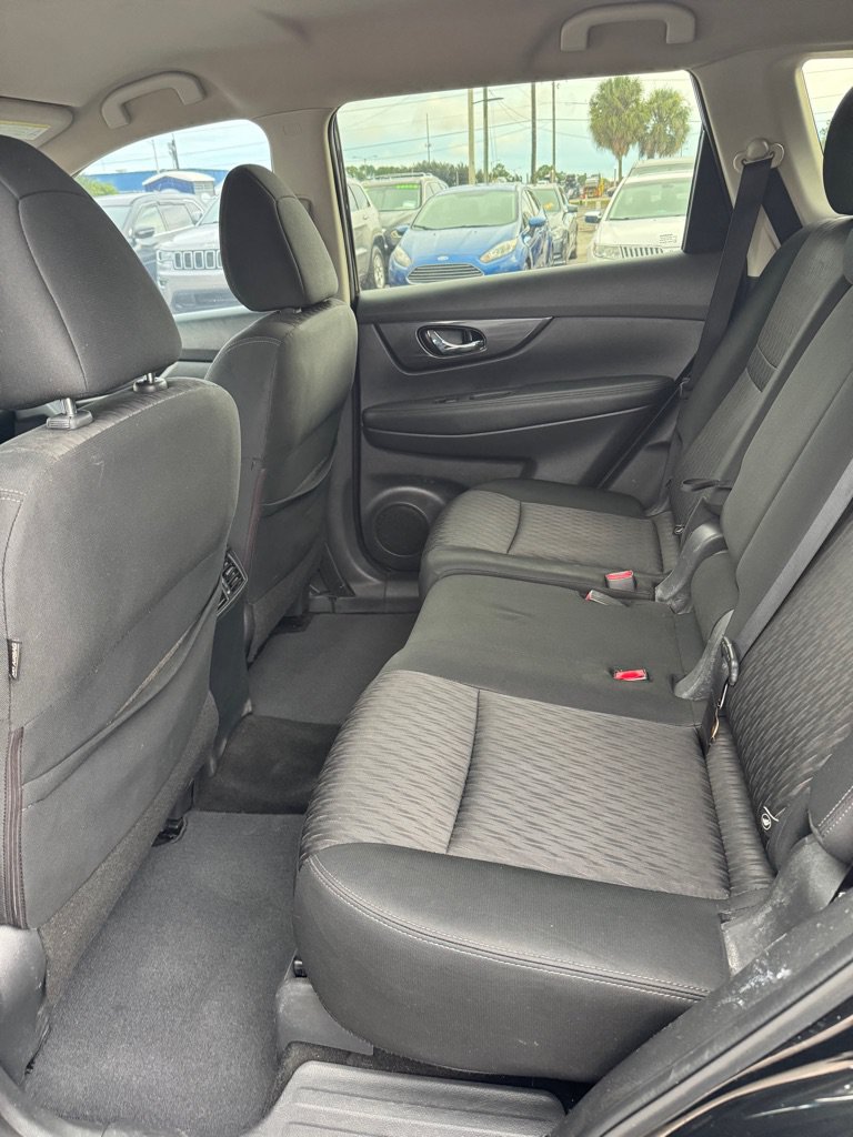 Used 2017 Nissan Rogue SV w/ SV Premium Package FWD image 12