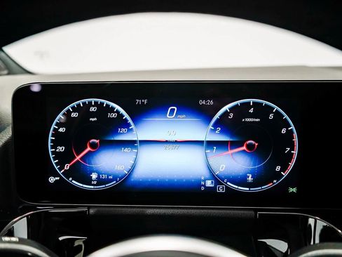 Certified 2022 Mercedes-Benz GLA 250 4MATIC image 25