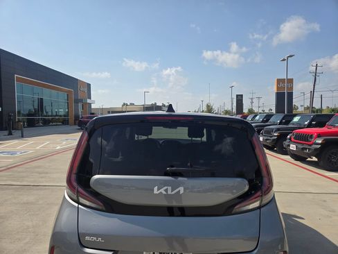 Used 2024 Kia Soul LX w/ Option Group 015 FWD image 4