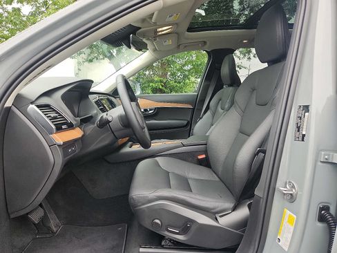 Certified 2025 Volvo XC90 T8 Plus w/ Protection Package Premier AWD/4WD image 13