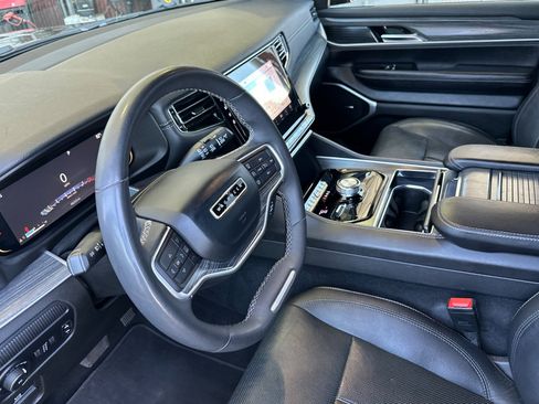 Certified 2023 Jeep Wagoneer L Series II AWD/4WD image 10