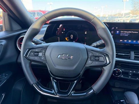 Used 2024 Chevrolet Trax RS w/ Sunroof Package image 11