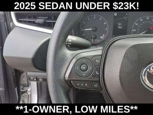Used 2025 Toyota Corolla LE image 20