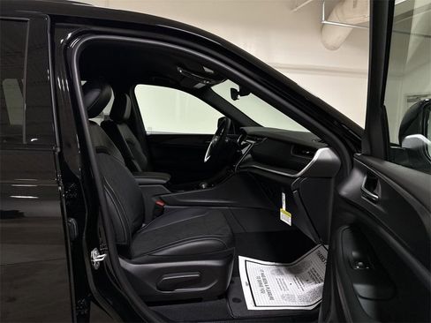 New 2025 Jeep Grand Cherokee L Laredo image 20