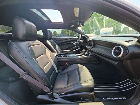 Used 2017 Chevrolet Camaro SS RWD image 8