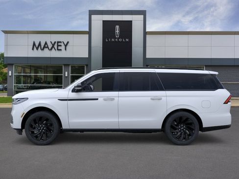 New 2026 Lincoln Navigator L Reserve w/ Jet Appearance Package AWD/4WD image 3