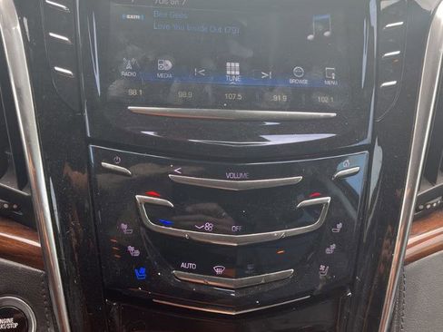 Used 2019 Cadillac Escalade Luxury AWD/4WD image 4