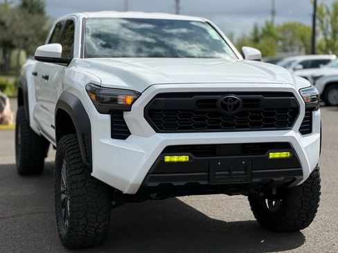 Used 2024 Toyota Tacoma TRD Off-Road image 7