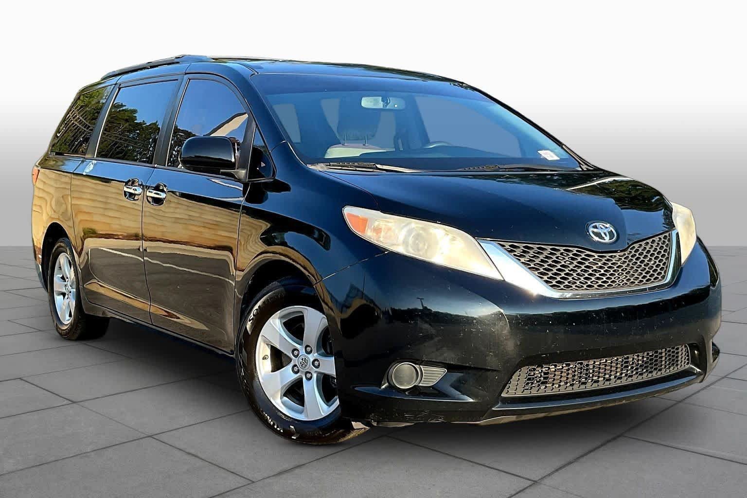 Used 2015 Toyota Sienna LE FWD image 3