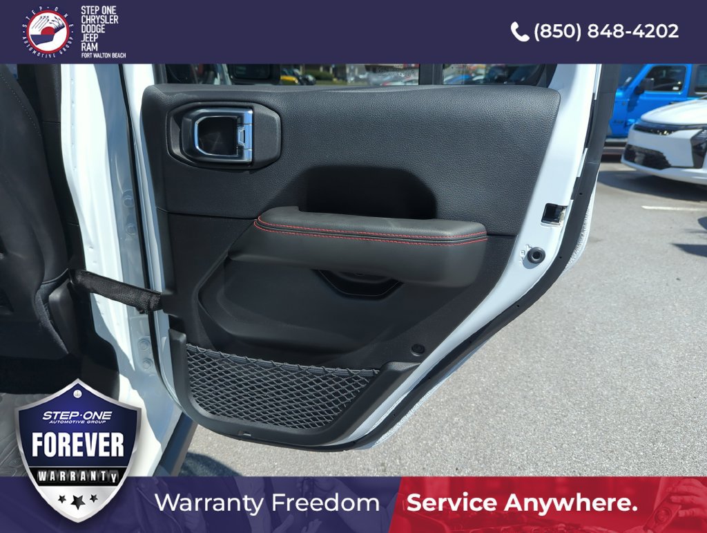 Used 2025 Jeep Wrangler Unlimited Rubicon AWD/4WD image 29