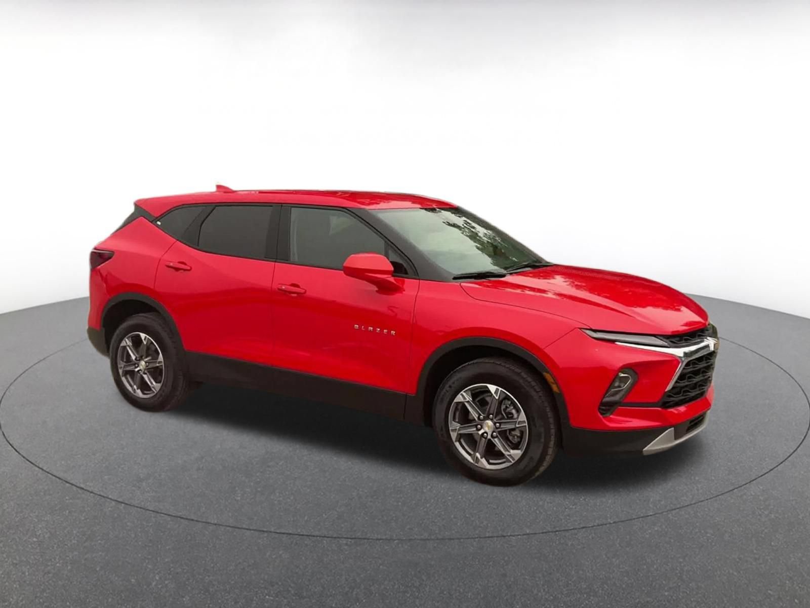Used 2026 Chevrolet Blazer LT FWD image 2