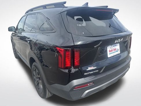 Used 2023 Kia Sorento S image 3