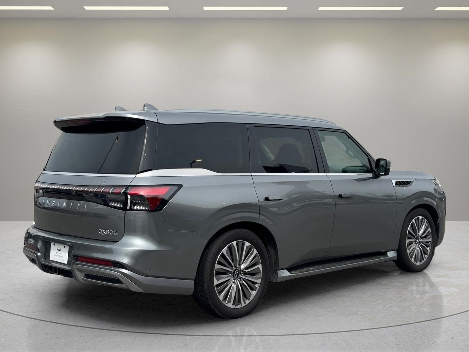 Used 2025 INFINITI QX80 Sensory AWD/4WD image 5