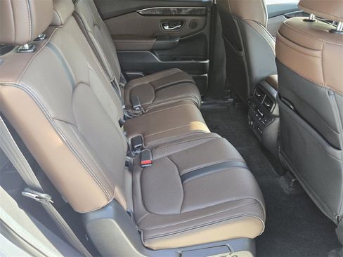 Used 2024 Honda Pilot Elite image 17