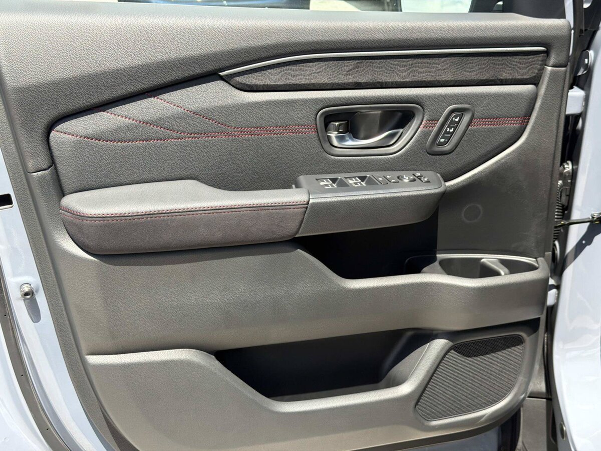 New 2026 Honda Pilot Black Edition image 14