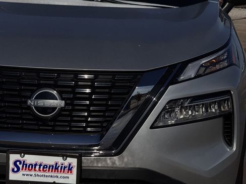 Used 2023 Nissan Rogue SV w/ SV Premium B Package image 8