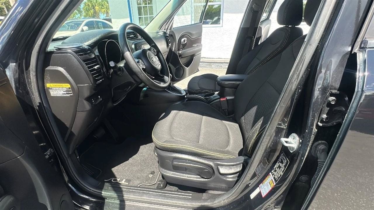Used 2016 Kia Soul + FWD image 20