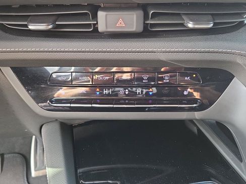 Used 2023 Buick Envision Preferred w/ Sport Touring Package AWD/4WD image 22