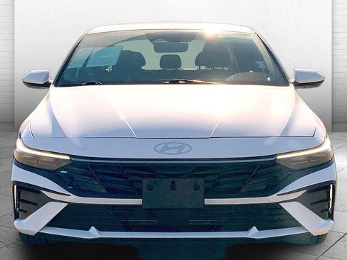 Used 2025 Hyundai Elantra SEL FWD image 2