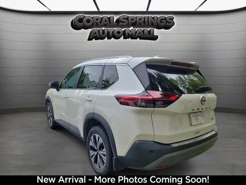 Used 2023 Nissan Rogue SV w/ SV Premium B Package FWD image 3