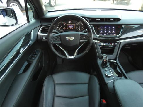 Used 2021 Cadillac XT6 Premium Luxury image 14