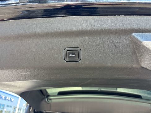 Used 2023 GMC Yukon XL AT4 image 20