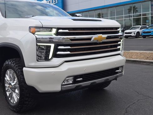Used 2022 Chevrolet Silverado 2500 High Country w/ Z71 Off-Road Package AWD/4WD image 8