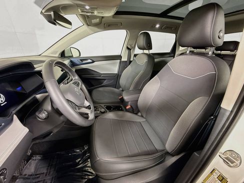 Certified 2024 Volkswagen Taos SE AWD/4WD image 5
