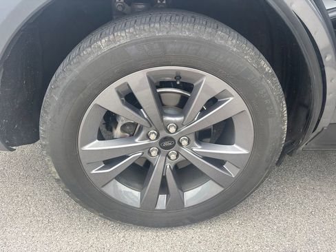 Used 2022 Ford Explorer XLT w/ Equipment Group 202A AWD/4WD image 10