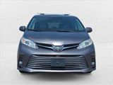 Used 2018 Toyota Sienna XLE image 2