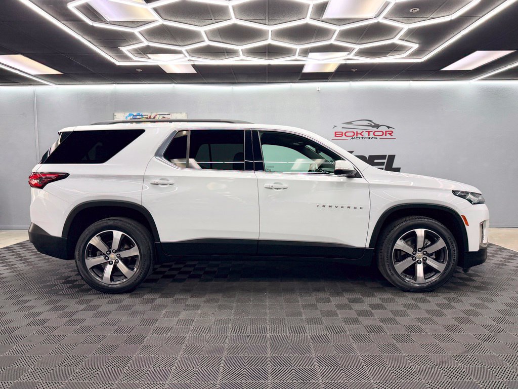 Used 2022 Chevrolet Traverse LT w/ LT Premium Package FWD image 17