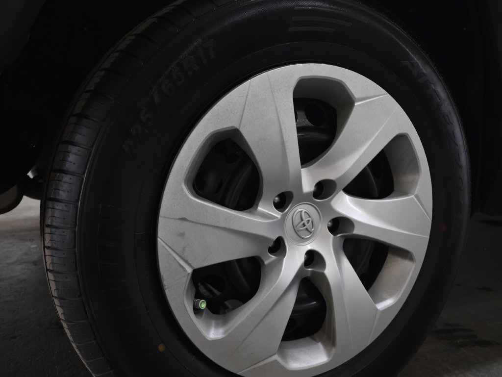 Used 2020 Toyota RAV4 LE FWD image 32