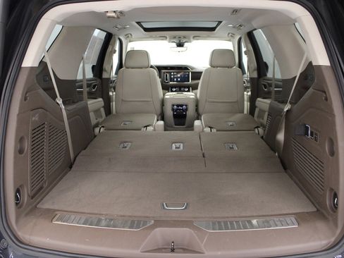 Used 2022 GMC Yukon Denali w/ Denali Premium Package image 11