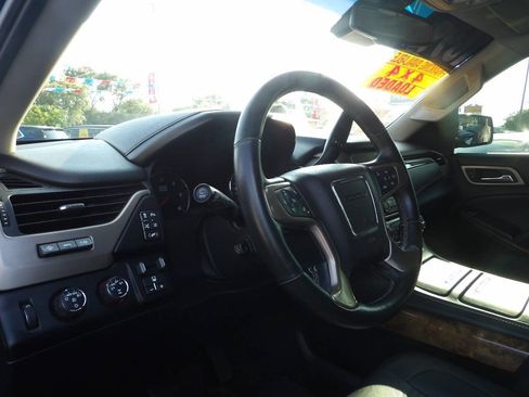 Used 2015 GMC Yukon Denali w/ Premium Package AWD/4WD image 6