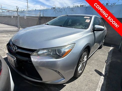 Used 2015 Toyota Camry SE FWD image 3