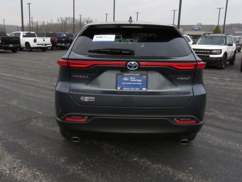 Used 2022 Toyota Venza LE image 15