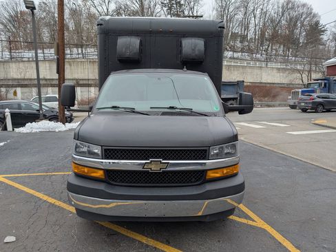 Used 2019 Chevrolet Express 3500 w/ Power Convenience Package image 2