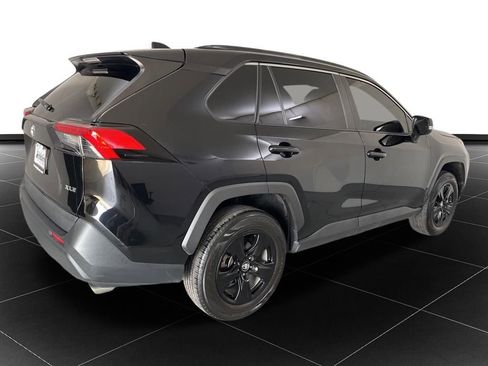 Used 2021 Toyota RAV4 XLE FWD image 5