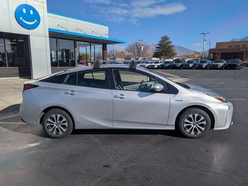 Used 2020 Toyota Prius AWD image 2
