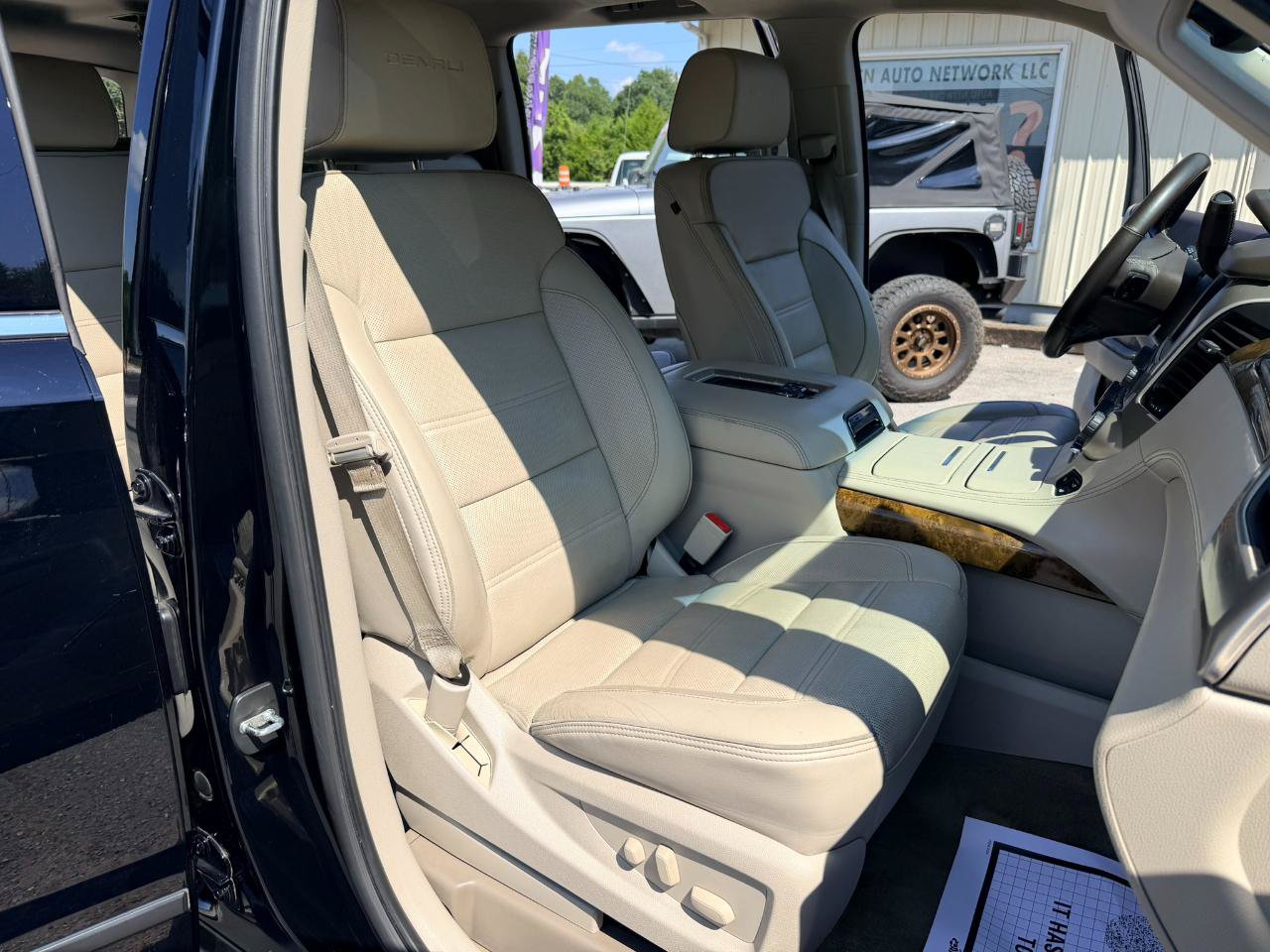Used 2016 GMC Yukon XL Denali AWD/4WD image 13