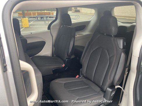 Used 2019 Chrysler Pacifica Touring Plus w/ Advanced Safetytec Group image 21