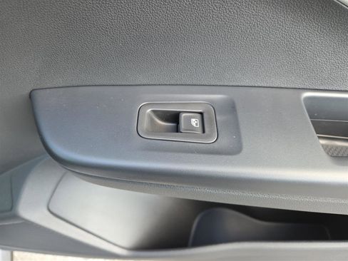 New 2025 Volkswagen Taos SE image 33