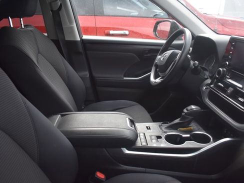 Used 2022 Toyota Highlander L image 4