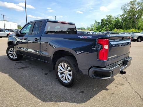 Used 2020 Chevrolet Silverado 1500 Custom w/ Custom Value Package AWD/4WD image 5