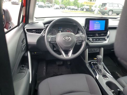 Certified 2023 Toyota Corolla Cross LE w/ Moonroof Package AWD/4WD image 11